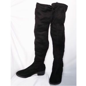 - KNEE HIGH BLACK BOOOTS - SIZE 7 - LOW HEEL -